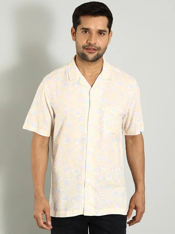 Men's Printed Half Sleeves Cotton Blend Shirt - Image 2