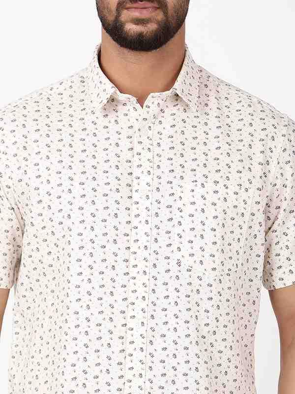 Men's Printed Half Sleeves Cotton Blend Shirt - Image 3