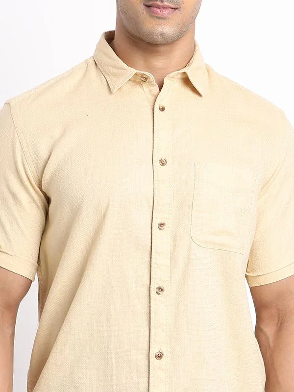 Men's Solid Half Sleeves Cotton Shirt - Image 3