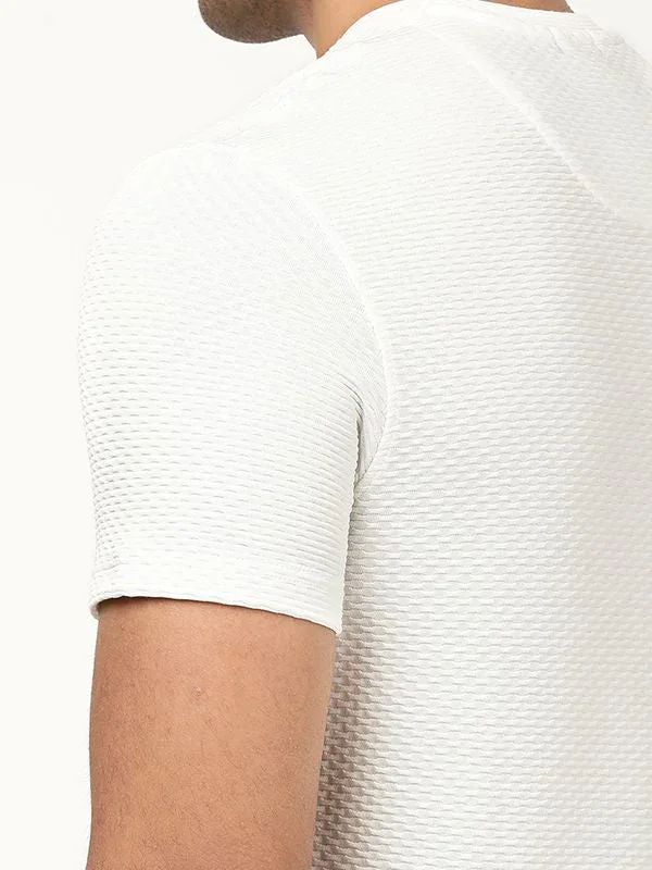 Men's Textured Crew Neck T-Shirt - Image 3